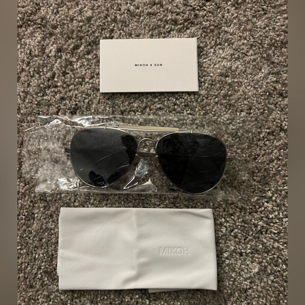 NIB Mikoh polarized aviators